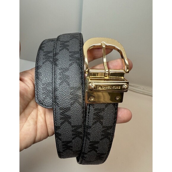 Michael Kors Genuine Leather Cambodia Black Logo/Solid Reversable Belt Sz L New - Picture 1 of 7